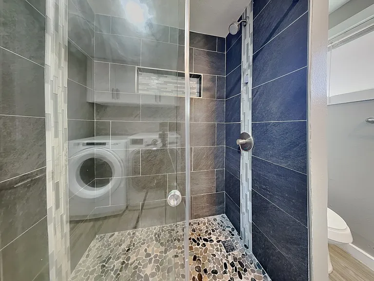 1105 S Woodlawn St #1 — Photo 8