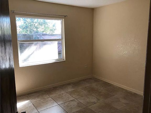 4th image of 1112 Birchwood Ct Unit 1
