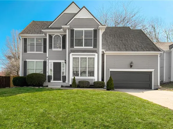15729 Maple St, Overland Park, KS 66223