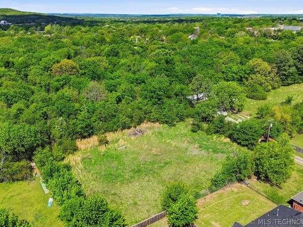 1325 S 9th St, McAlester, OK 74501