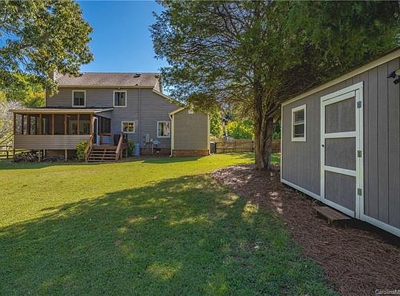 4th image of 16411 Beech Hill Dr