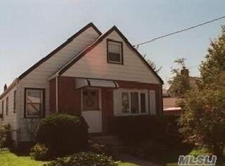 58 Ash St, Valley Stream, NY 11580