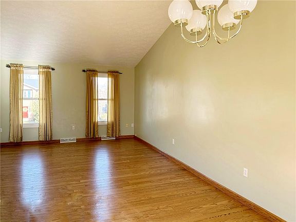 4th image of 122 Matthews Dr