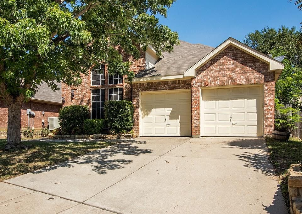 1st image of 2207 Knob Hill Dr