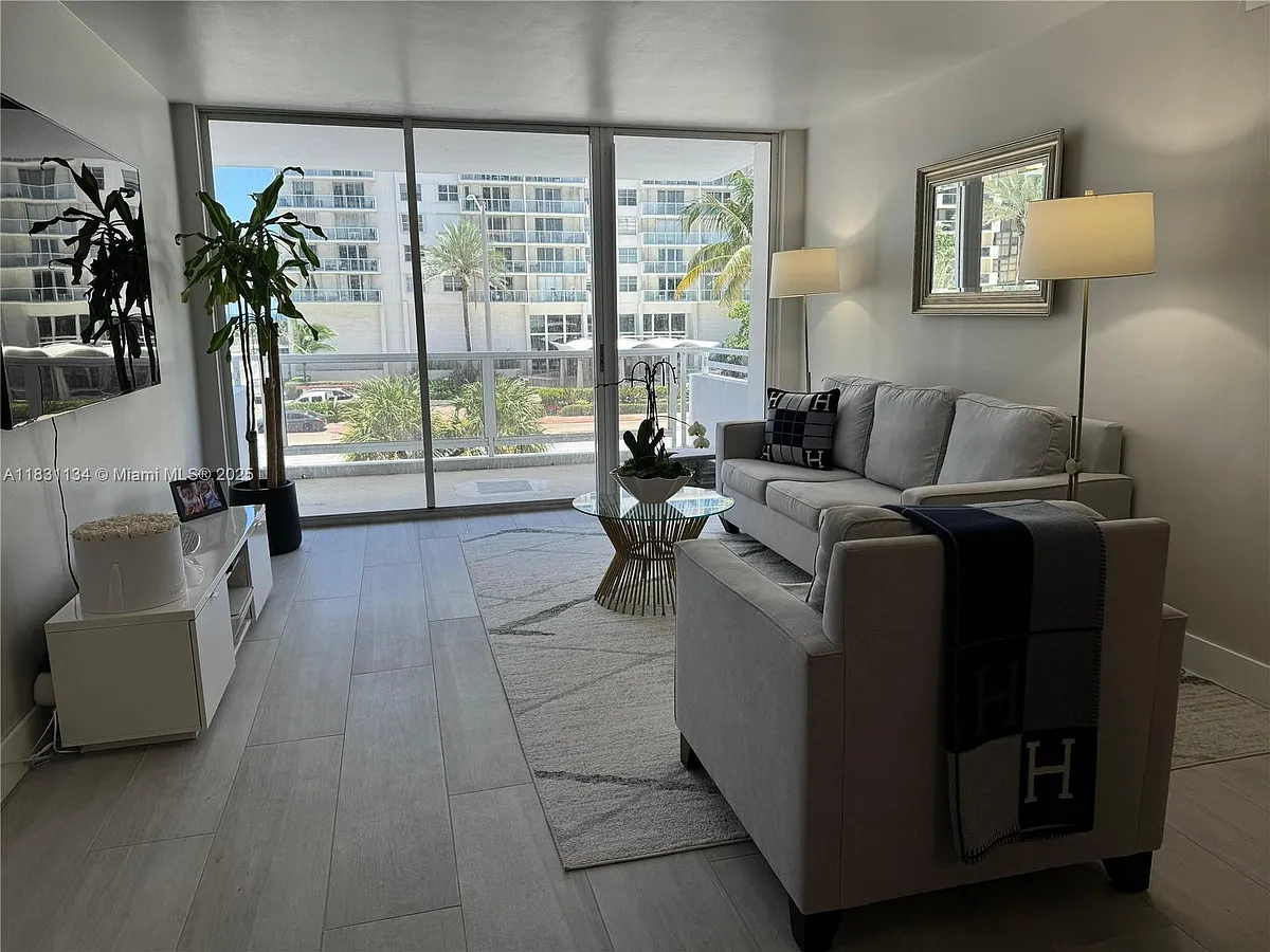 Building Photo - 5700 Collins Ave #3C