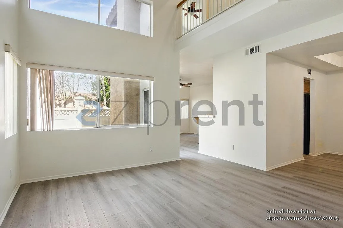 3 bed, 2.5 bath, 1525 sqft, $3,105 — Photo 3