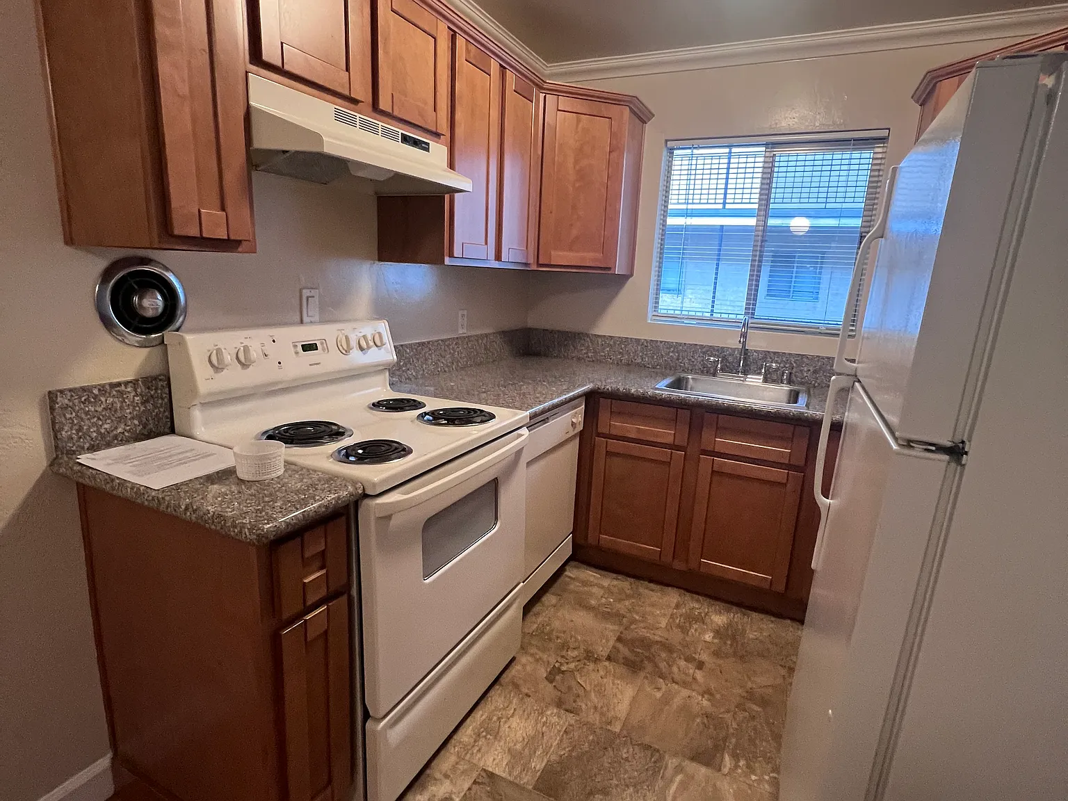 Central Avenue Apartments — Photo 1