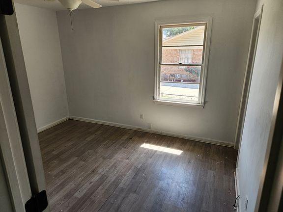 5th image of 1800 Carver St