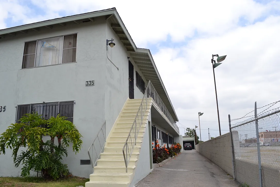 2 bed, 850 sqft, $2,300 — Photo 1