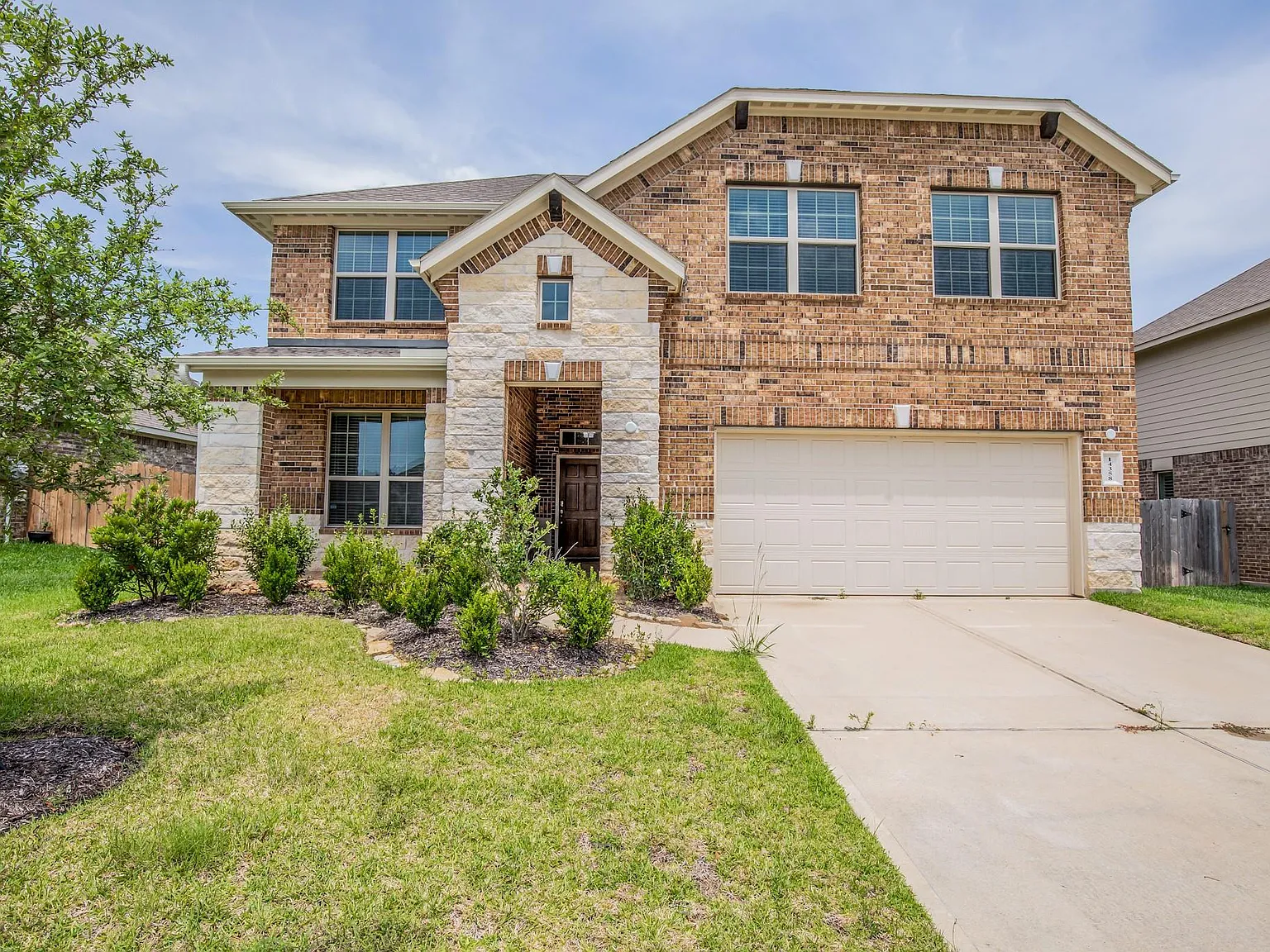 5 bed, 3.0 bath, 2802 sqft, $2,850 — Photo 1
