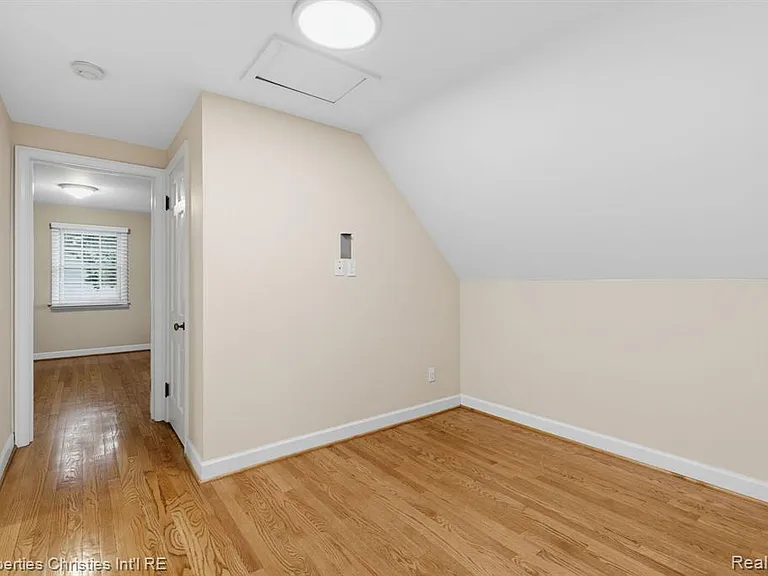 1688 Northlawn Blvd — Photo 35