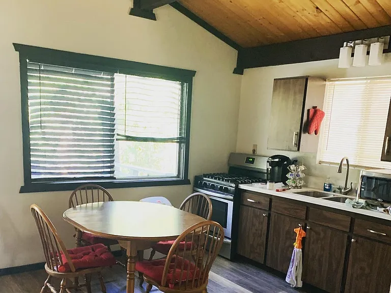 329 Vista Ln — Photo 4