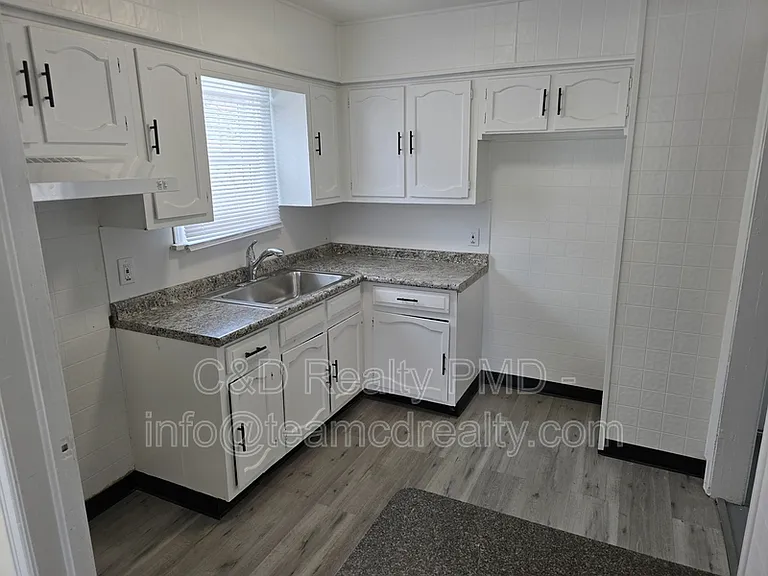 16404 Lotus Dr — Photo 2