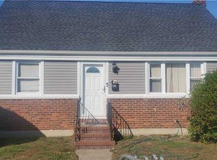 592 Clark Pl, Uniondale, NY 11553