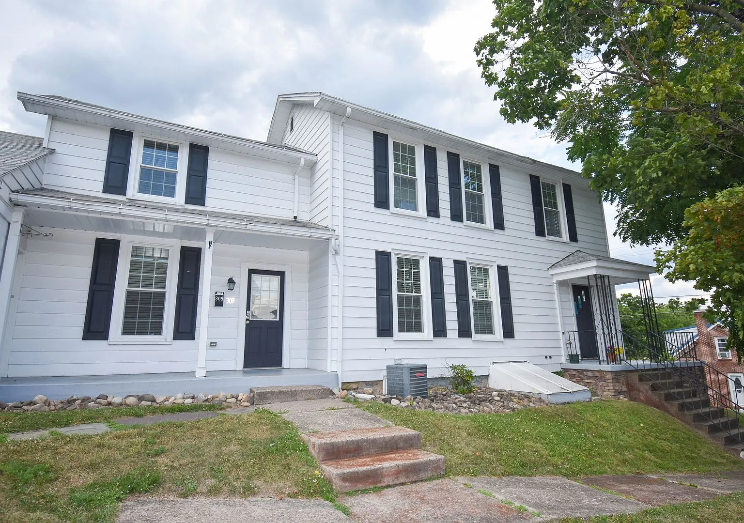 RMBM309 - 309 Center Street — Photo 1