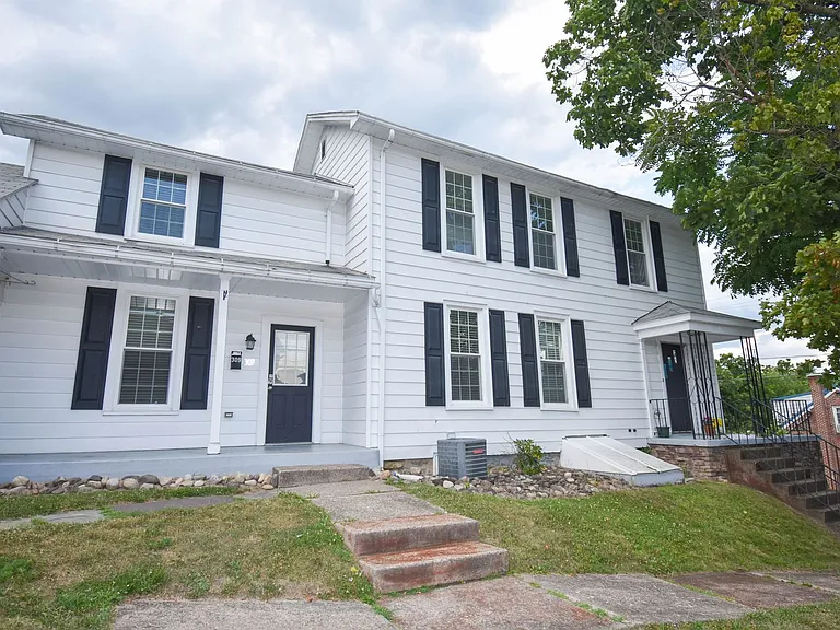 309 Center St — Photo 1