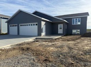 591 Highlands Ave, Dickinson, ND 58601