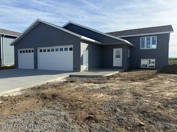 591 Highlands Ave, Dickinson, ND 58601