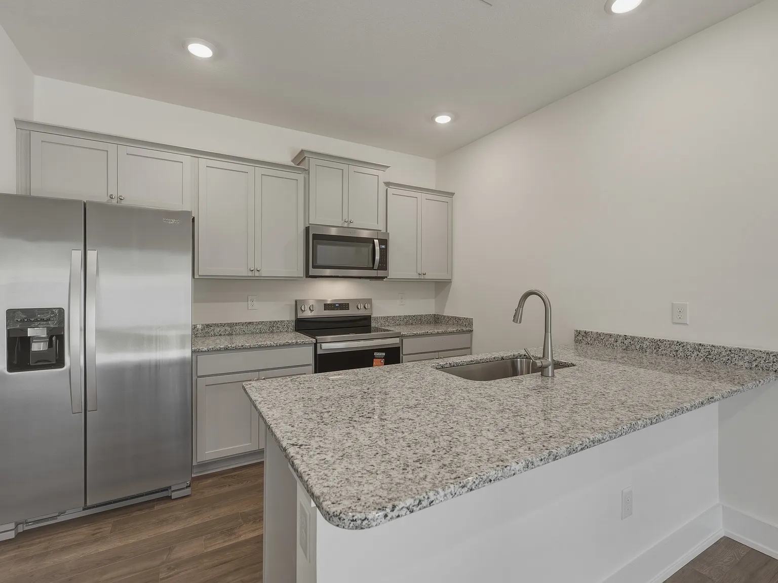 3 bed, 2.5 bath, 1381 sqft, $2,100 — Photo 4