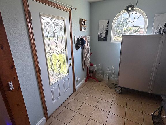 5th image of 114 S Walnut St