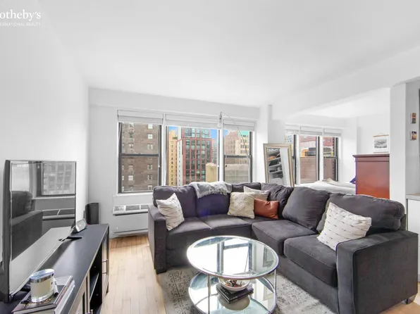 245 East 24th Street image 2 of 13