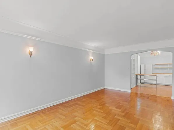 300 Ocean Parkway image 6 of 16