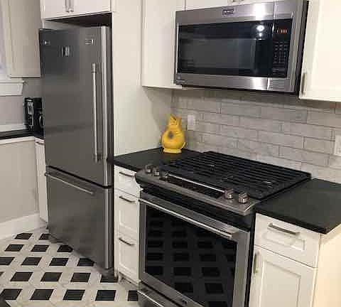 fully furnished kitchen