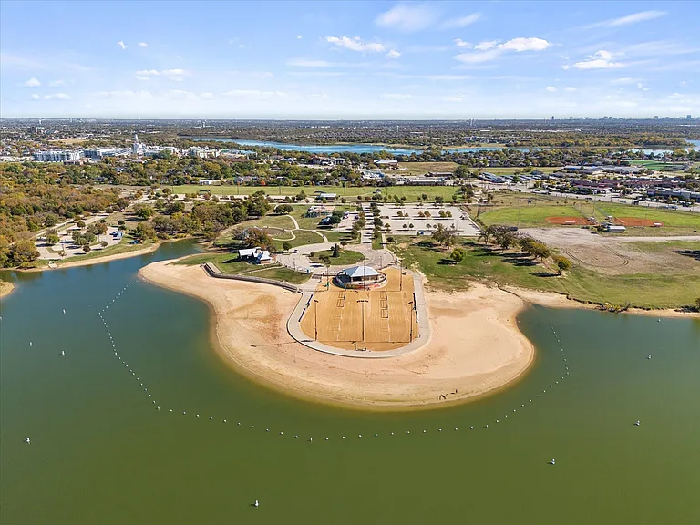 1600 Lake Grove Dr — Photo 18