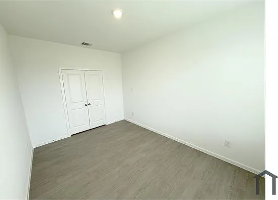 423 Amy St — Photo 23