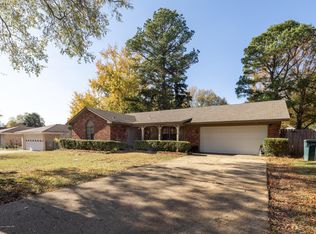 8303 Farmington Dr E, Southaven, MS 38671