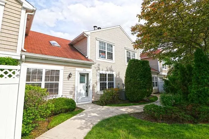 Building Photo - 290 Le Parc Cir