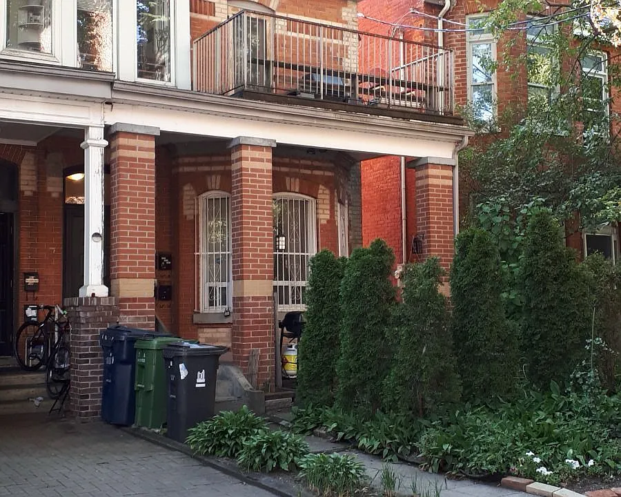 62 Henry St #2