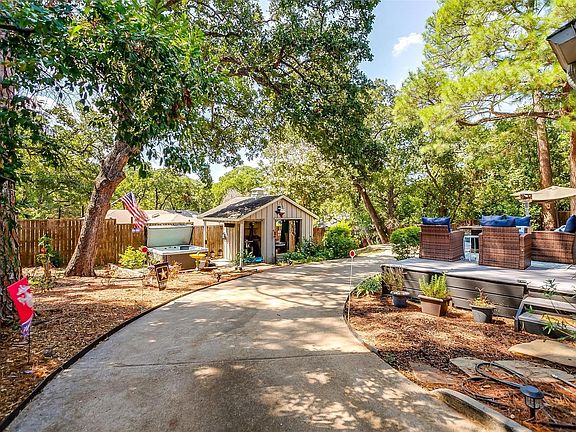 2nd image of 1412 Ridgecrest Cir