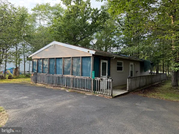 1841 Shady Side Dr, Tobyhanna, PA 18466