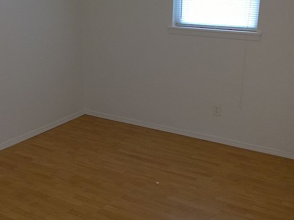 4th image of 1034 W Village Ct APT B