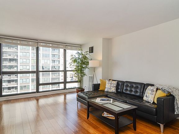2nd image of 1540 N Lasalle St #1403