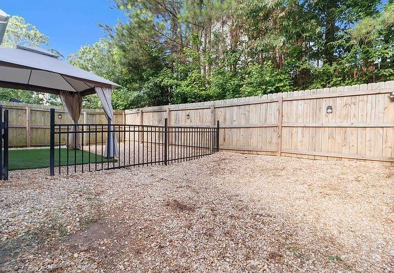 420 Thistle Cv — Photo 28