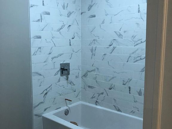En-suite master bathroom