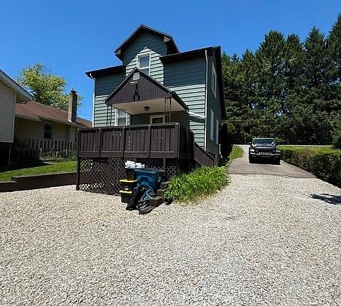 3rd image of 952 Hulton Rd