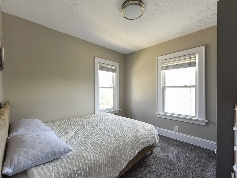 1646 Wyandotte Ave — Photo 15