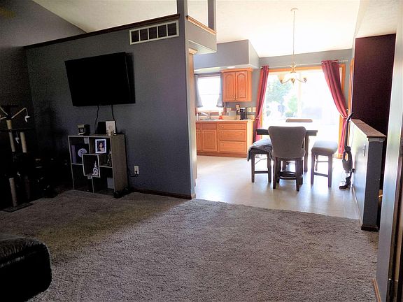 5th image of 18071 Montgomry Ln