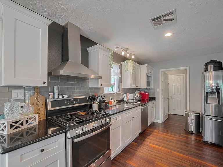 5514 Avenue M — Photo 17