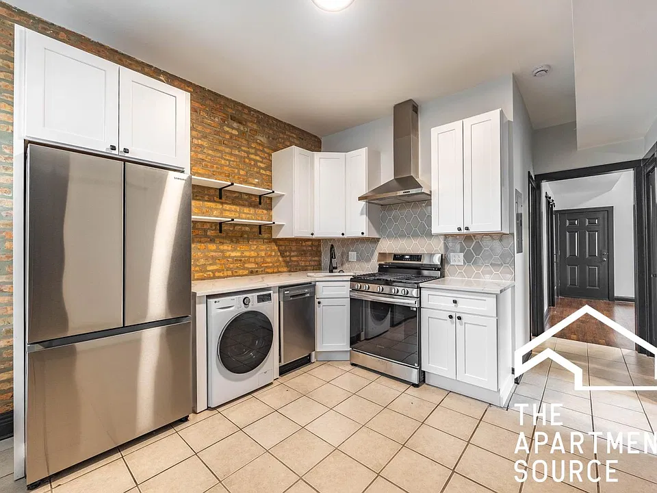 2842 W Augusta Blvd #3W