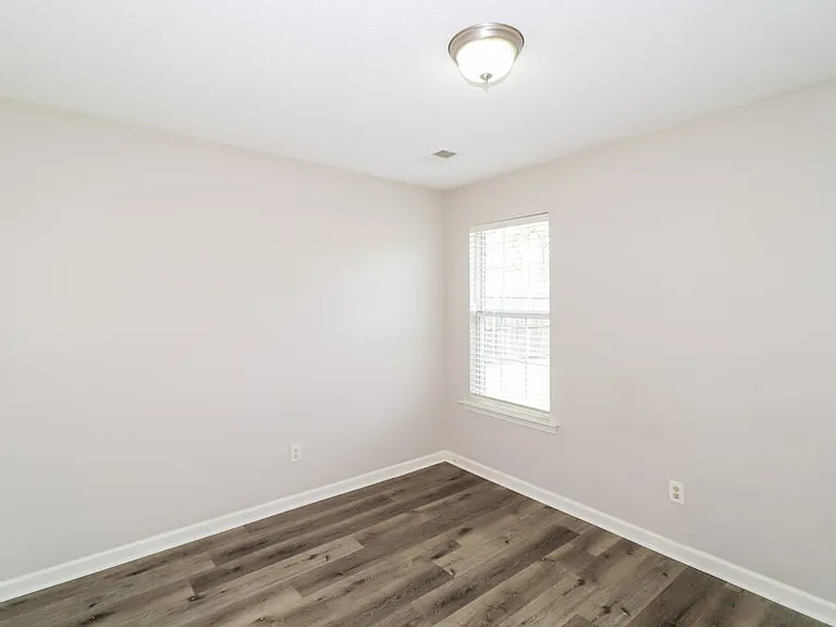 5760 Landau Dr — Photo 13