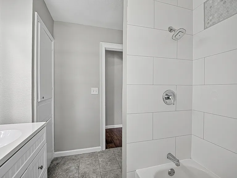 1112 Johnson St — Photo 24