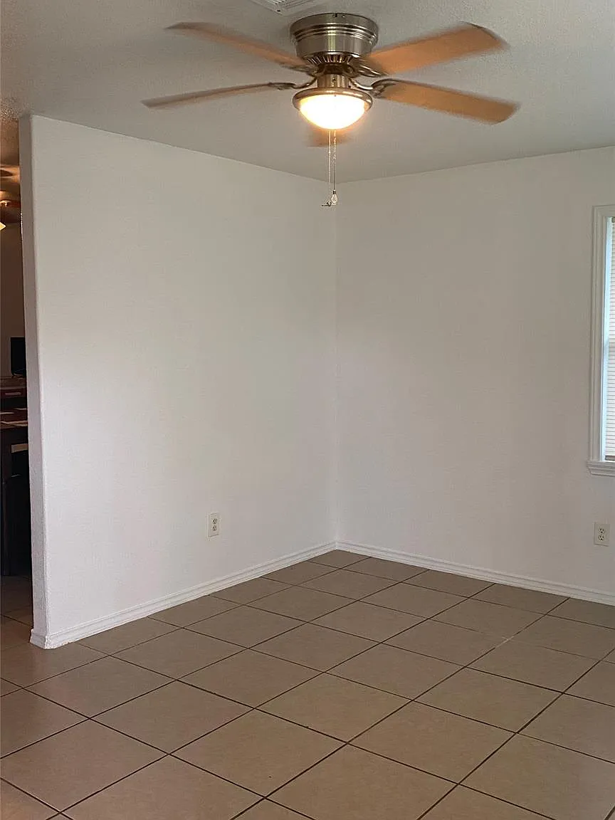 2 bed, 1.0 bath, 900 sqft, $1,200 — Photo 4