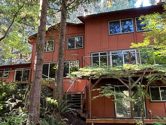 Three levels. Daylight basement with deck.