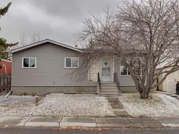 93 N Big Hill Cir SE, Airdrie, AB T4A 1R3