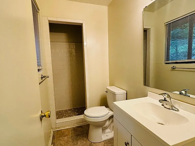 1813 Garden Ln — Photo 15