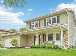 5838 Roanoke Dr, Fitchburg, WI 53719